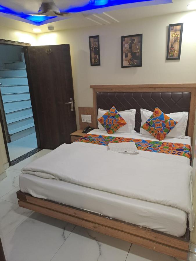 Hotel Sarthak Palace - By Pooja Hospitality Нью-Дели Экстерьер фото