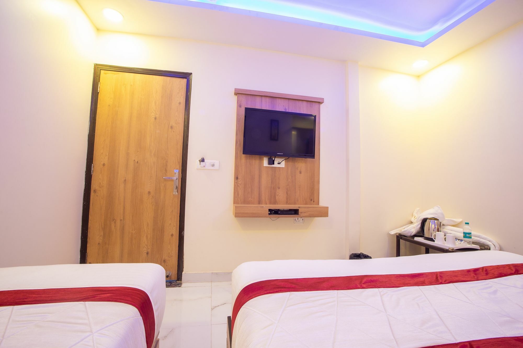 Hotel Sarthak Palace - By Pooja Hospitality Нью-Дели Экстерьер фото