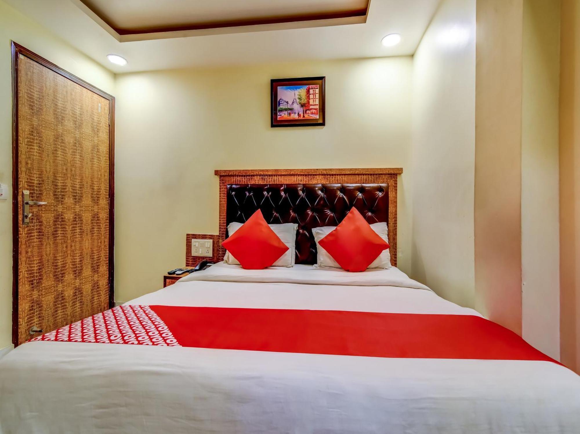 Hotel Sarthak Palace - By Pooja Hospitality Нью-Дели Экстерьер фото