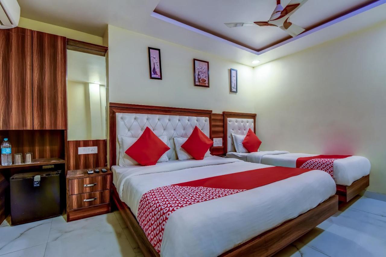 Hotel Sarthak Palace - By Pooja Hospitality Нью-Дели Экстерьер фото